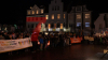 Marktplatz füllt sich weniger Minuten - Veranstalter freuen sich über die große Anteilnahme der Bürger - Veranstaltungsleiter lässt zwei Personen von der Demonstration entfernen: "Es macht uns stolz zu sehen, wie viele Personen hier sind"(...)