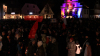 Marktplatz füllt sich weniger Minuten - Veranstalter freuen sich über die große Anteilnahme der Bürger - Veranstaltungsleiter lässt zwei Personen von der Demonstration entfernen: "Es macht uns stolz zu sehen, wie viele Personen hier sind"(...)