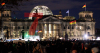 Überwältigende Menschenmengen bei Berliner Demonstration - Solidarität untereinander - Demonstrantenmassen vom Bundestag bis zur Siegessäule - Taschenlampen erleuchten die Menschenmengen: 