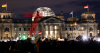 Überwältigende Menschenmengen bei Berliner Demonstration - Solidarität untereinander - Demonstrantenmassen vom Bundestag bis zur Siegessäule - Taschenlampen erleuchten die Menschenmengen: 
