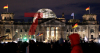 Überwältigende Menschenmengen bei Berliner Demonstration - Solidarität untereinander - Demonstrantenmassen vom Bundestag bis zur Siegessäule - Taschenlampen erleuchten die Menschenmengen: 
