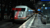 Pünktlich um 02:00 Uhr fährt kein Zug mehr - letzter Zug aus Berlin kommt mit drei Stunden Verspätung an - Bahnreisende stranden in Köln und stehen am Info-Schalter - Eine Dame ist sehr verärgert, denn sie hat bis 01:00 Uhr gearbeitet und es fährt kein Zug mehr, sie soll 300€ für ein Taxi bezahlen und hat das Geld nicht dafür : Wir haben mit den verärgerten Bahnreisenden gesprochen!