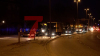 Landwirte sind im Schneckentempo über die Köhlbrandbrücke gefahren -  Verkehr staut sich - Polizei hält die Landwirte an und spricht mit ihnen - Rund 1.500 Traktoren und Fahrzeuge machen sich auf dem Weg zur Demo  - Wichtige Hauptverkehrsader im Hamburger Hafen (Hamburg-Waltershof) durch ca. 100 Trecker blockiert - Reifen auf Straße angezündet - Polizei ist mit Großaufgebot vor Ort - Polizeihubschrauber macht sich Bild von der Lage: Vöxe mit betroffenen die im Stau stehen! „muss dringend zur OP, werden Termin wohl verpassen“