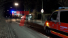Unfall zwischen PKW und Straßenreinigungsfahrzeug - PKW-Fahrer schwer verletzt und eingeklemmt - Ersthelfer stabilisiert Halswirbelsäule des Verunfallten: Wir haben die Feuerwehr im O-Ton!

Pixelhinweis: Kennzeichen unkenntlich machen!