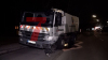 Unfall zwischen PKW und Straßenreinigungsfahrzeug - PKW-Fahrer schwer verletzt und eingeklemmt - Ersthelfer stabilisiert Halswirbelsäule des Verunfallten: Wir haben die Feuerwehr im O-Ton!

Pixelhinweis: Kennzeichen unkenntlich machen!