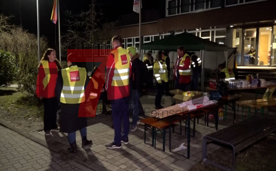 Seit 3:00Uhr  stehen U-Bahnen und Busse still - Schulbus-Linien vom Streik betroffen - Plakate und Fahnen werden aufgestellt - Ver.di hat landesweit zu Warnstreiks im öffentlichen Personennahverkehr aufgerufen, es geht um Arbeitsbedingungen wie Arbeitszeiten und Urlaubstage : Wir sind vor Ort und sprechen mit den Streikenden! 