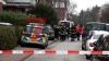 Zahlreiche Polizeikräfte im Einsatz - zwei Tote Personen auf offener Straße nach Messerstecherei  - Polizei kontrolliert Personen - Hubschrauber der Polizei im Einsatz - der oder die Täter flüchtig! Fahndung läuft auf Hochtouren : Pixelhinweis: Bild des mutmaßlichen Täters pixeln!