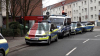 Zahlreiche Polizeikräfte im Einsatz - zwei Tote Personen auf offener Straße nach Messerstecherei  - Polizei kontrolliert Personen - Hubschrauber der Polizei im Einsatz - der oder die Täter flüchtig! Fahndung läuft auf Hochtouren : Pixelhinweis: Bild des mutmaßlichen Täters pixeln!