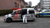 Zahlreiche Polizeikräfte im Einsatz - zwei Tote Personen auf offener Straße nach Messerstecherei  - Polizei kontrolliert Personen - Hubschrauber der Polizei im Einsatz - der oder die Täter flüchtig! Fahndung läuft auf Hochtouren : Pixelhinweis: Bild des mutmaßlichen Täters pixeln!