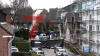Zahlreiche Polizeikräfte im Einsatz - zwei Tote Personen auf offener Straße nach Messerstecherei  - Polizei kontrolliert Personen - Hubschrauber der Polizei im Einsatz - der oder die Täter flüchtig! Fahndung läuft auf Hochtouren : Pixelhinweis: Bild des mutmaßlichen Täters pixeln!