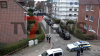 Zahlreiche Polizeikräfte im Einsatz - zwei Tote Personen auf offener Straße nach Messerstecherei  - Polizei kontrolliert Personen - Hubschrauber der Polizei im Einsatz - der oder die Täter flüchtig! Fahndung läuft auf Hochtouren : Pixelhinweis: Bild des mutmaßlichen Täters pixeln!