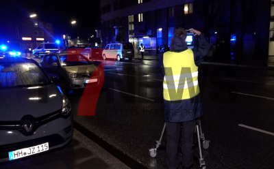 Mann vermutlich schwer verletzt - von PKW überrollt - Umstände völlig ungeklärt - TÜV und Polizei mit 3D-Kamera vor Ort: 