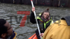 Havarie im Hamburger Hafen: 80 Meter langes Frachtschiff sinkt - Großeinsatz der Feuerwehr in Wilhelmsburg: Am Kalikai ist ein Binnenschiff gesunken - Der Frachter hatte Kaliumchlorid geladen- etwa 40 Retter im Hafen im Einsatz - : Exclusiv: Wir begleiten Greenpeace auf einem Schlauchboot und liefern Bilder vom Schiff!