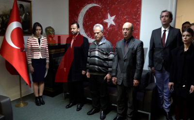 Erster Jahrestag des verheerenden Erdbebens in der Türkei - Gedenkveranstaltung in der türkischen Gemeinde Hamburg - Gedenken an die Opfer der Katastrophe : 