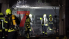 Dramatischer Wohnungsbrand in Wohnkomplex - Wohnung komplett ausgebrannt - Massenanfall von Verletzten - Zehn Verletzte und zahlreiche Evakuierte Bewohner - Mehrere Wohnungen unbewohnbar: 