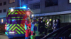 Dramatischer Wohnungsbrand in Wohnkomplex - Wohnung komplett ausgebrannt - Massenanfall von Verletzten - Zehn Verletzte und zahlreiche Evakuierte Bewohner - Mehrere Wohnungen unbewohnbar: 