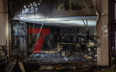 Dramatischer Wohnungsbrand in Wohnkomplex - Wohnung komplett ausgebrannt - Massenanfall von Verletzten - Zehn Verletzte und zahlreiche Evakuierte Bewohner - Mehrere Wohnungen unbewohnbar: 