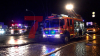 Halle mit Autoteilen und angrenzendem Wohnhaus brennen vollständig aus - über 500.000 Euro Schaden - Brandstiftung wird nicht ausgeschlossen - Feuerwehr im Großeinsatz: Bei den Nachlöscharbeiten wird ein toter Hund aufgefunden