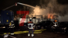 Halle mit Autoteilen und angrenzendem Wohnhaus brennen vollständig aus - über 500.000 Euro Schaden - Brandstiftung wird nicht ausgeschlossen - Feuerwehr im Großeinsatz: Bei den Nachlöscharbeiten wird ein toter Hund aufgefunden