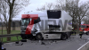 Schwerer Verkehrsunfall - PKW Fahrer massiv eingeklemmt - Unfallursache unklar - Unfallstelle voll gesperrt - LKW in Leitplanke: Pixelhinweis: Bestatter müssen verpixelt werden