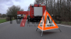 Schwerer Verkehrsunfall - PKW Fahrer massiv eingeklemmt - Unfallursache unklar - Unfallstelle voll gesperrt - LKW in Leitplanke: Pixelhinweis: Bestatter müssen verpixelt werden