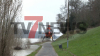 Tragischer Vorfall auf dem Rhein: Feuerwehrboot kentert während Bergungsaktion - eine Person verletzt und mit Krankenwagen ins Krankenhaus - keine Angaben zur leblosen Person : 