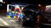 Drei Verletzte nach Verfolgungsjagd - zwei PKW sind nun ein Totalschaden - Fahrer flüchtete vor der Polizei und kollidierte mit Streifenwagen - Fahrer wurde festgenommen und dem Rettungsdienst zugeführt: 